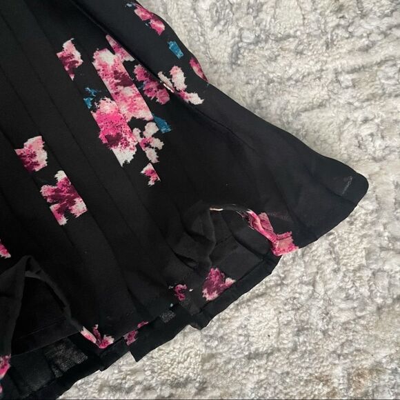 🚨 3 for $25 - LEITH Black Floral Pleated Dress Long Sleeve - Picture 9 of 11